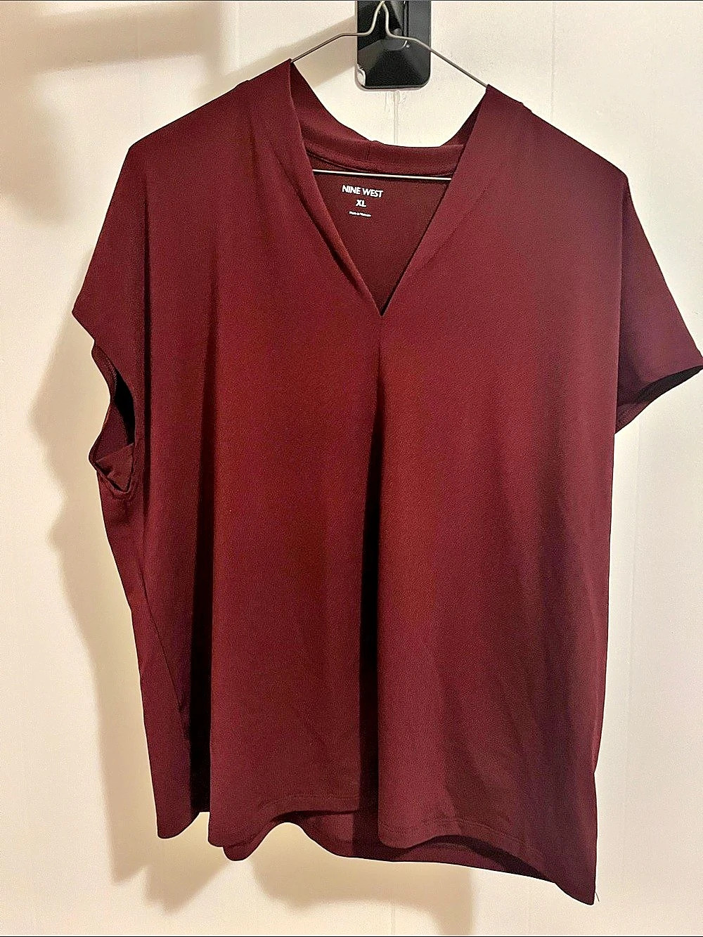 Nine West Women's V-Neck Top Burgundy XL Like New